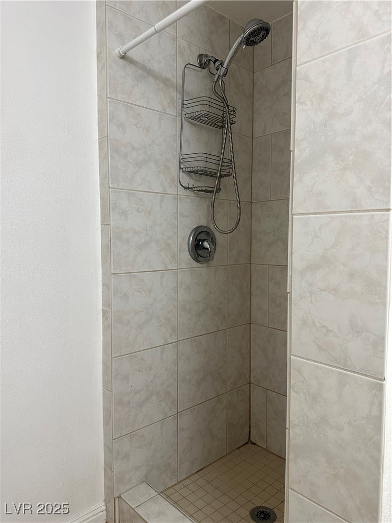 628 B, Unit C Boulder City, NV 89005 - Photo 7 of 12 Bathroom with a shower stall