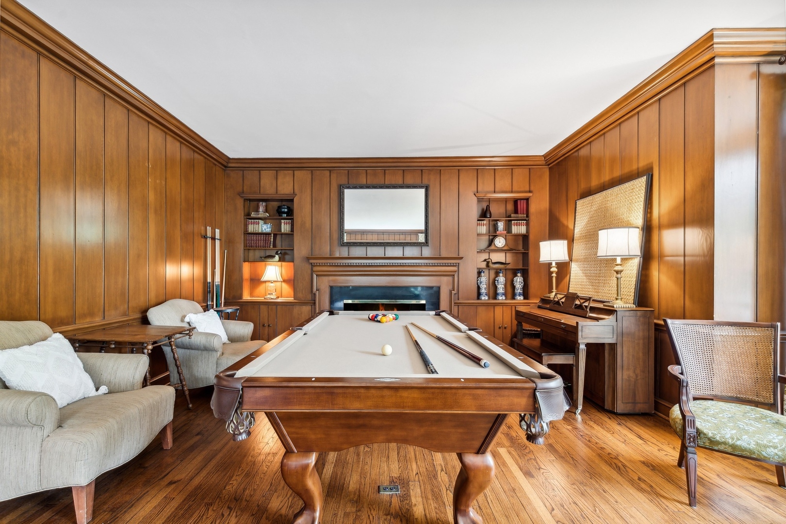 382 Ridge Avenue Winnetka, IL 60093 - Photo 12 of 43 a living room with furniture and flat screen tv