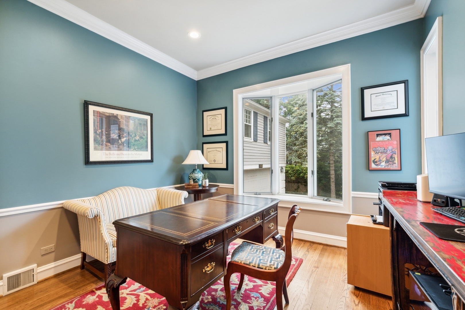 382 Ridge Avenue Winnetka, IL 60093 - Photo 20 of 43 a living room with furniture and a flat screen tv