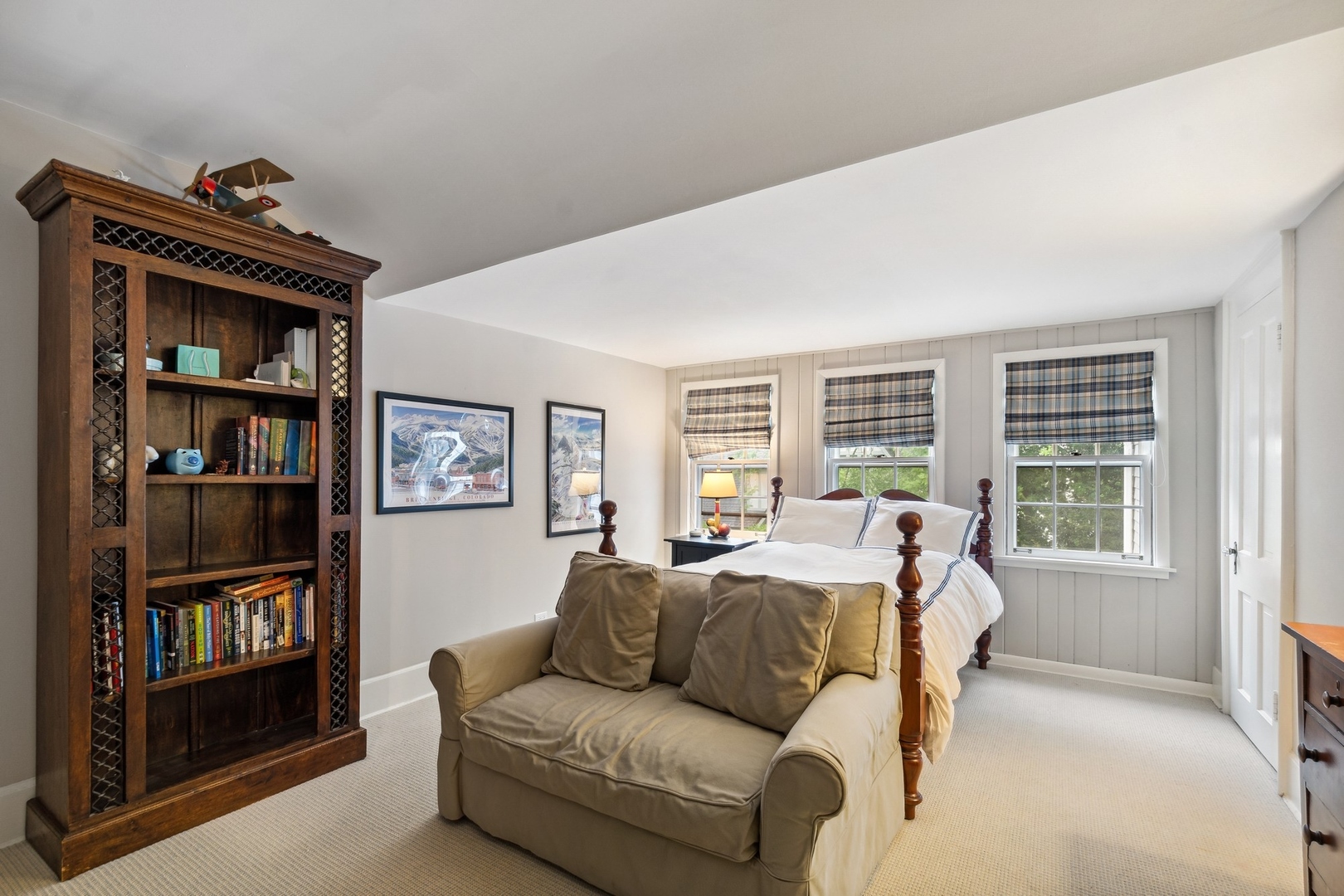 382 Ridge Avenue Winnetka, IL 60093 - Photo 29 of 43 a bedroom with furniture and a book shelf