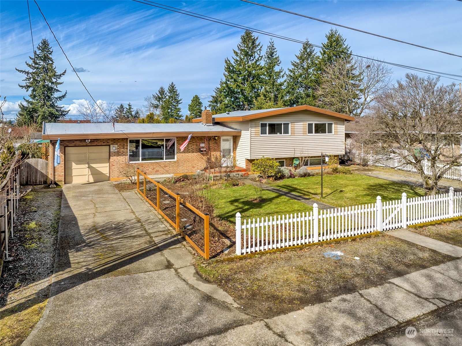 409 Jefferson Avenue Northeast Renton, WA 98056 - Photo 5 of 39 Gallery Image 5