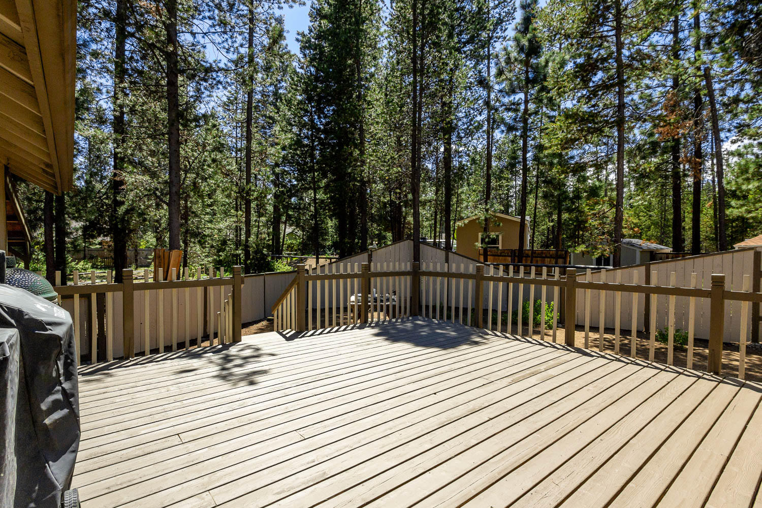 17151 Merced Road Bend, OR 97707 - Photo 22 of 30 a balcony with wooden floor