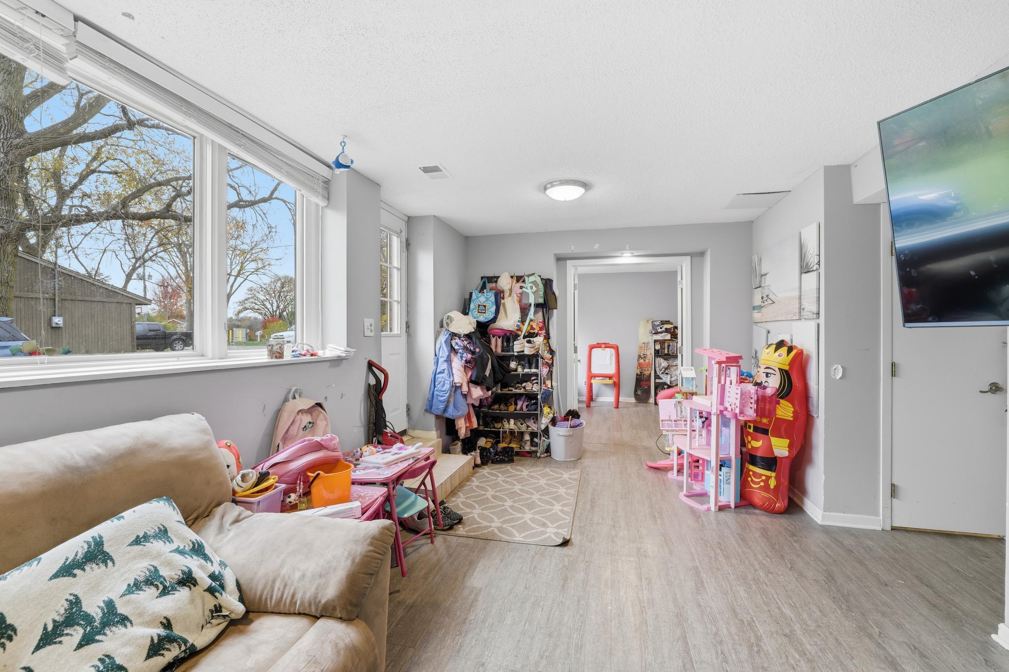 115 Peninsula Road Medicine Lake, MN 55441 - Photo 19 of 35