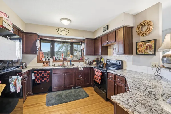 $699,900 | 115 Peninsula Road, Medicine Lake, MN 55441