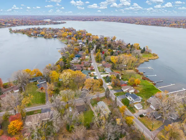 $699,900 | 115 Peninsula Road, Medicine Lake, MN 55441