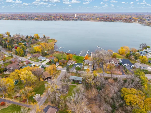 $699,900 | 115 Peninsula Road, Medicine Lake, MN 55441