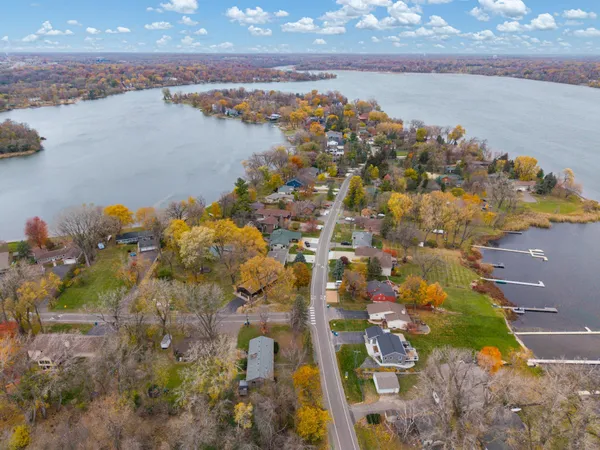 $699,900 | 115 Peninsula Road, Medicine Lake, MN 55441