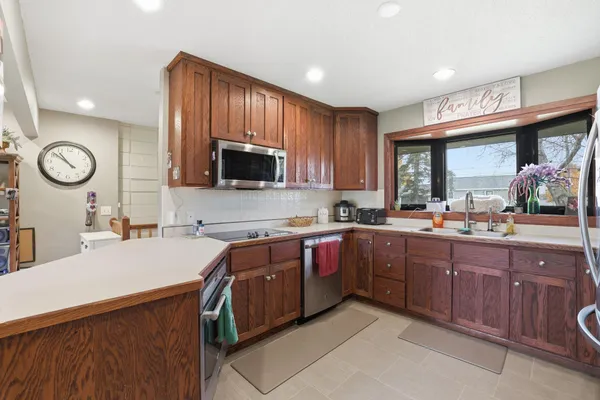 $699,900 | 115 Peninsula Road, Medicine Lake, MN 55441