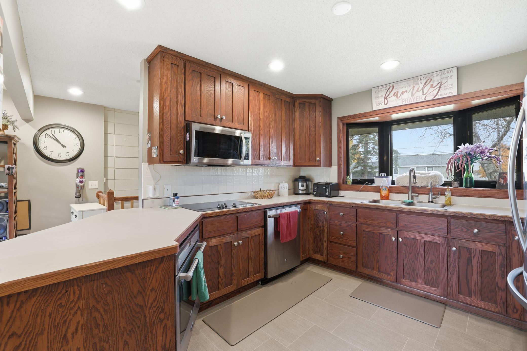 115 Peninsula Road Medicine Lake, MN 55441 - Photo 6 of 35