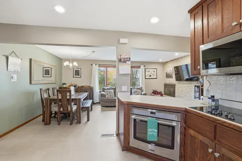 $699,900 | 115 Peninsula Road, Medicine Lake, MN 55441