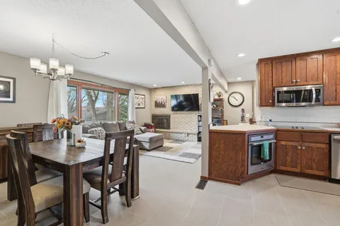 $699,900 | 115 Peninsula Road, Medicine Lake, MN 55441