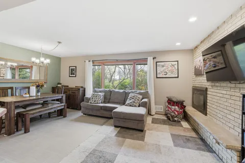 $699,900 | 115 Peninsula Road, Medicine Lake, MN 55441