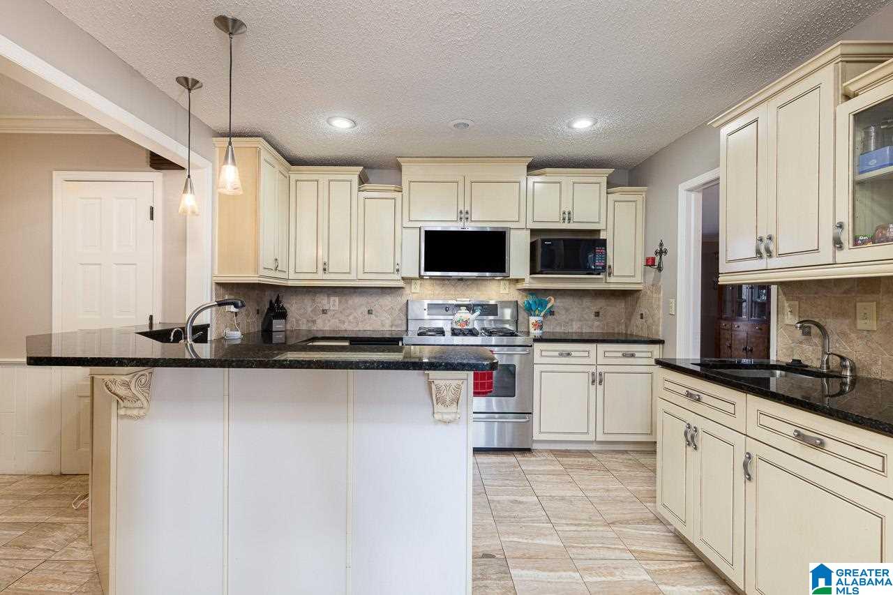 1213 Shades Crest Road Birmingham, AL 35226 - Photo 10 of 44