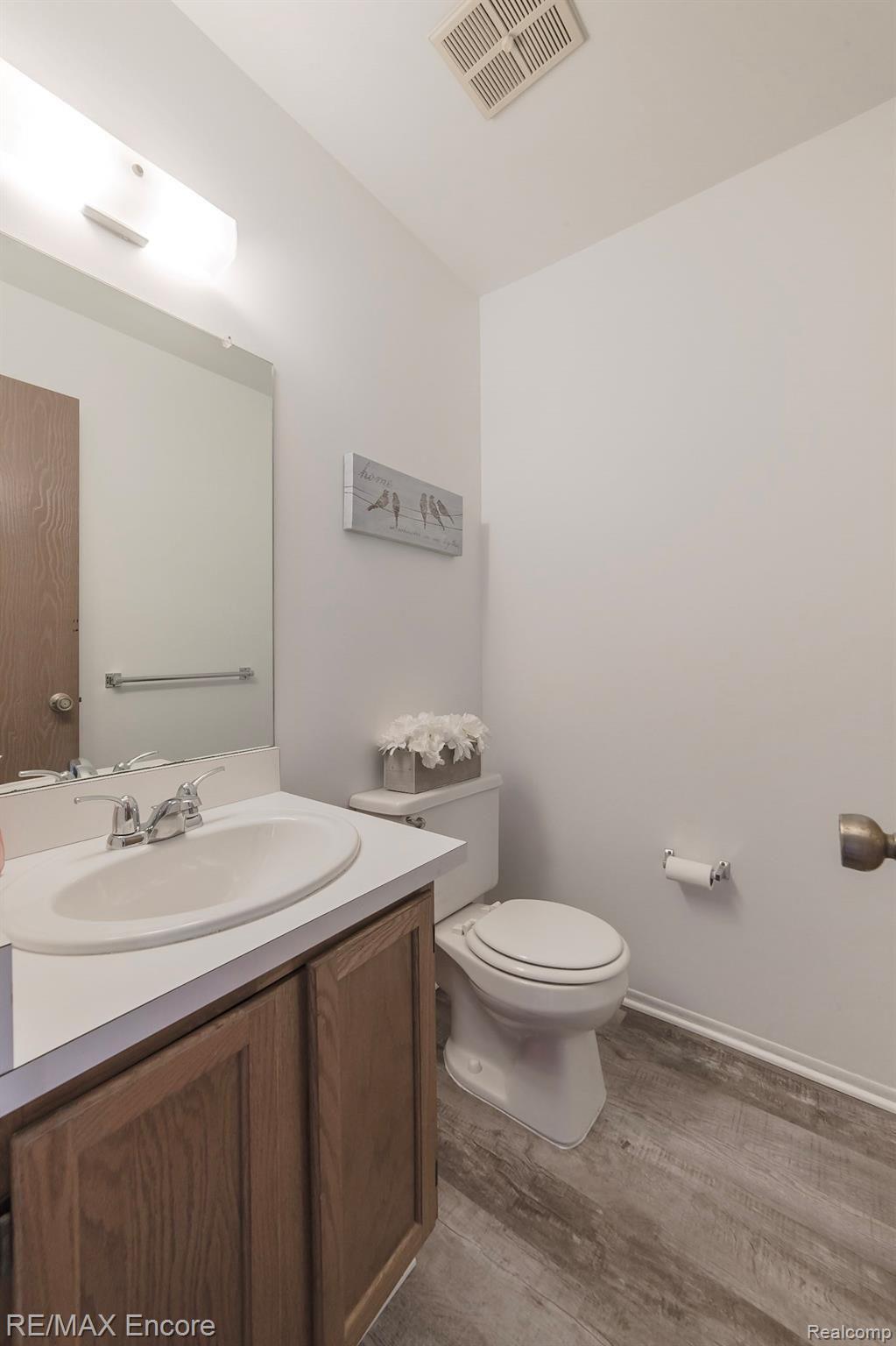 5181 Old Cove Road Clarkston, MI 48346 - Photo 16 of 30 Powder room off hallway on entry level