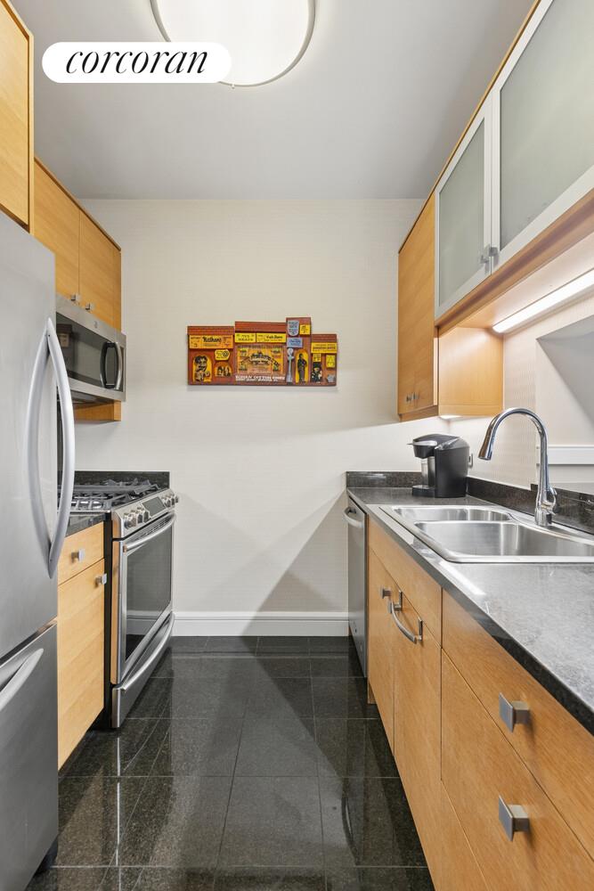 120 Riverside Boulevard, Unit 14P Manhattan, NY 10069 - Photo 4 of 8