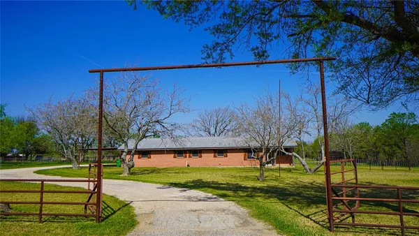 $3,300 | 19761 Highway 34, Terrell, TX 75161