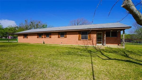 $3,300 | 19761 Highway 34, Terrell, TX 75161