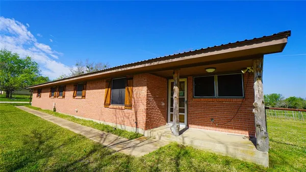 $3,300 | 19761 Highway 34, Terrell, TX 75161