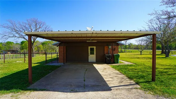 $3,300 | 19761 Highway 34, Terrell, TX 75161