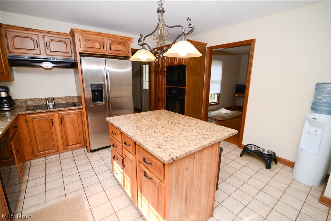 7581 South Raccoon Road Canfield, OH 44406 - Photo 13 of 34 Kitchen with granite counter top & island