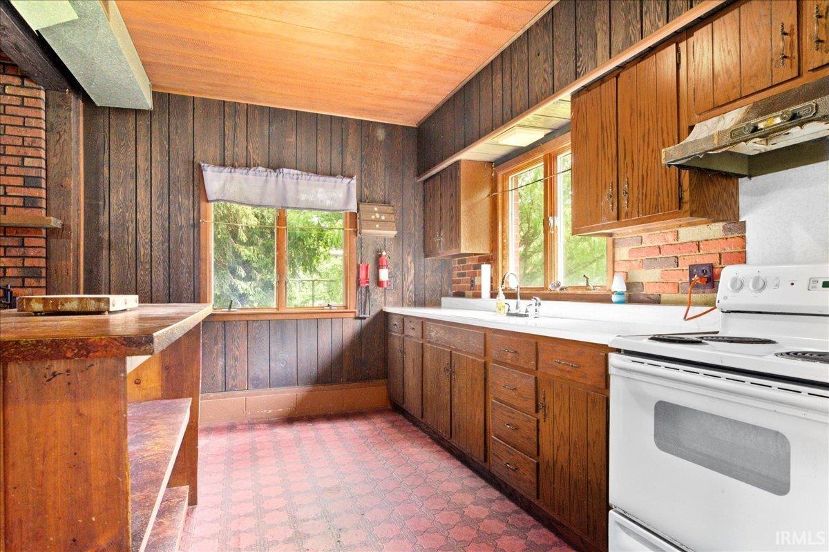 1895 Outer Lake Road Princeton, IN 47670 - Photo 13 of 34