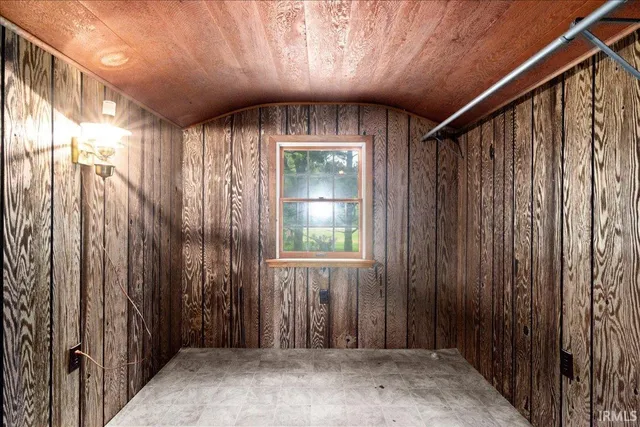 $895,000 | 1895 Outer Lake Road, Princeton, IN 47670