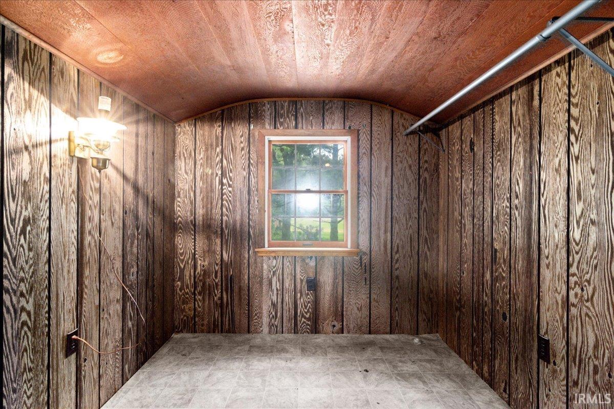 1895 Outer Lake Road Princeton, IN 47670 - Photo 15 of 34