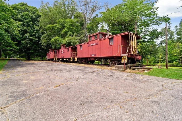 $895,000 | 1895 Outer Lake Road, Princeton, IN 47670