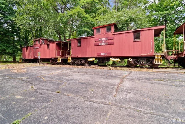 $895,000 | 1895 Outer Lake Road, Princeton, IN 47670