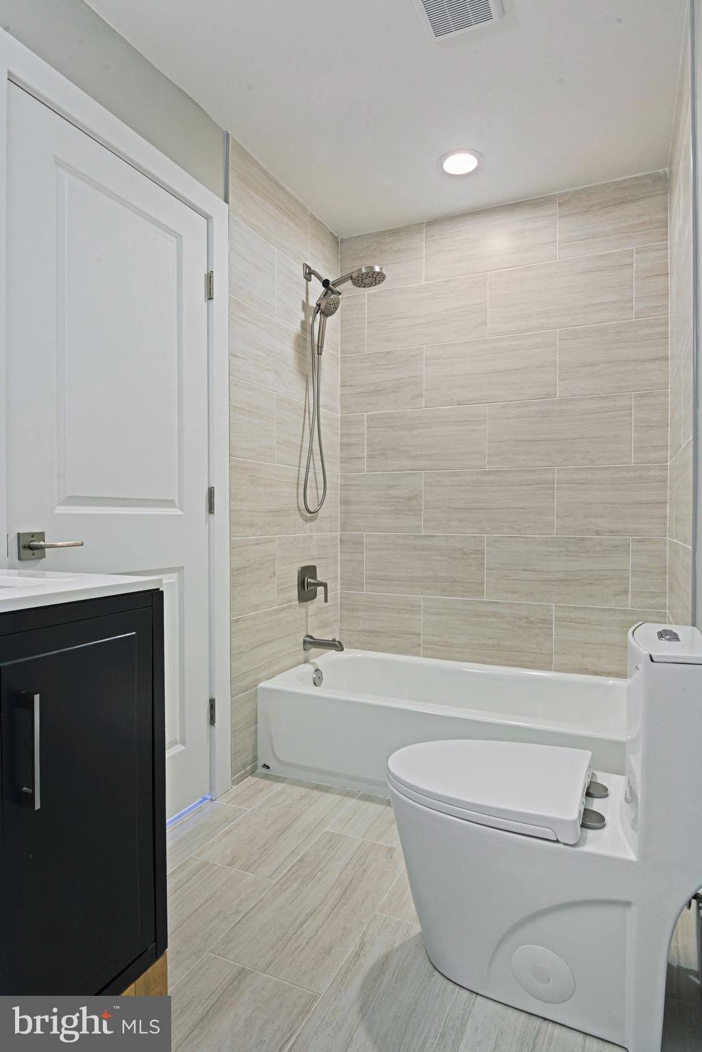 10900 Hunter Station Road Vienna, VA 22181 - Photo 15 of 110