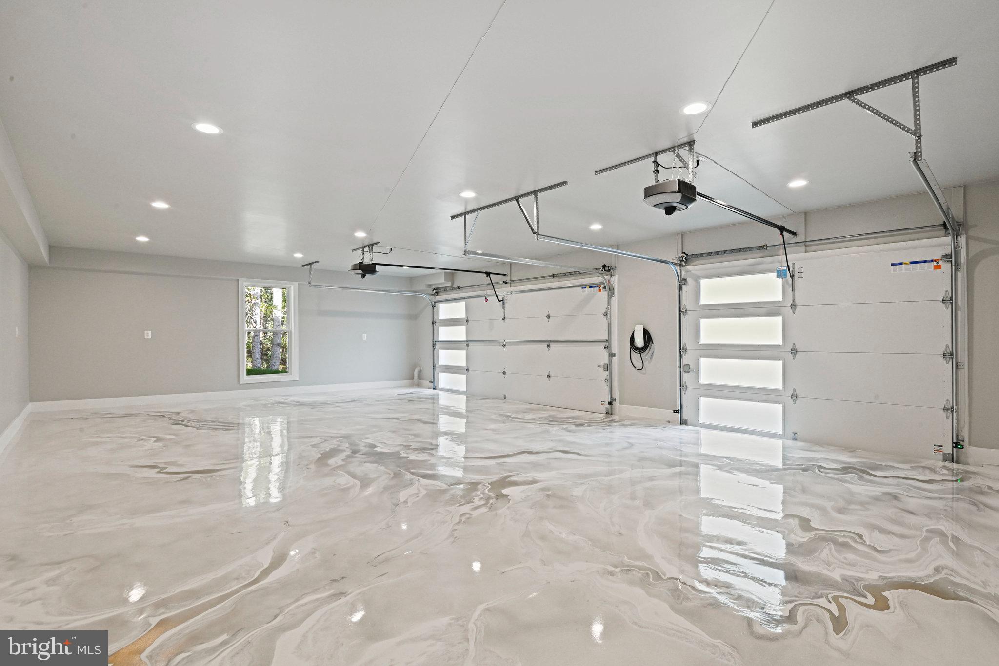 10900 Hunter Station Road Vienna, VA 22181 - Photo 43 of 110 a view of a empty room with cabinet and mirrors