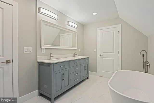 $2,250,000 | 10900 Hunter Station Road, Vienna, VA 22181