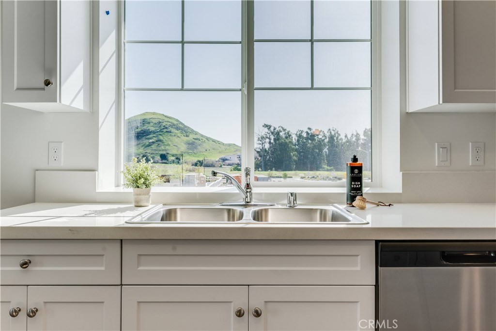 3802 Ranch House Road, Unit 303 San Luis Obispo, CA 93401 - Photo 11 of 35 Kitchen