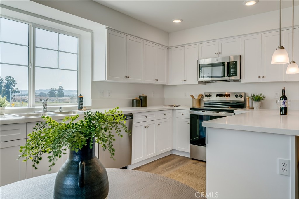 3802 Ranch House Road, Unit 303 San Luis Obispo, CA 93401 - Photo 12 of 35 Kitchen