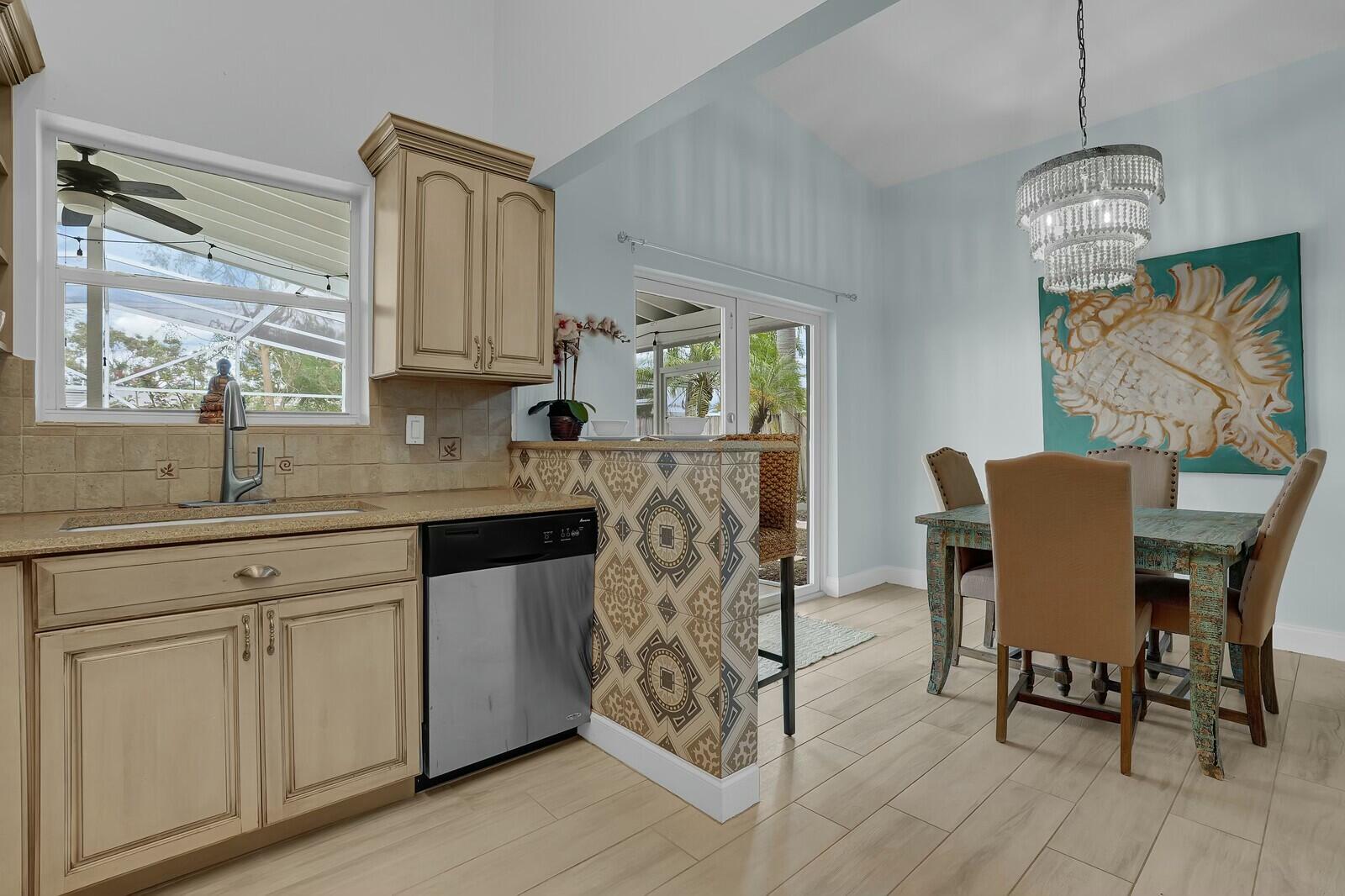 538 Riverside Drive Palm Beach Gardens, FL 33410 - Photo 11 of 42 Kitchen