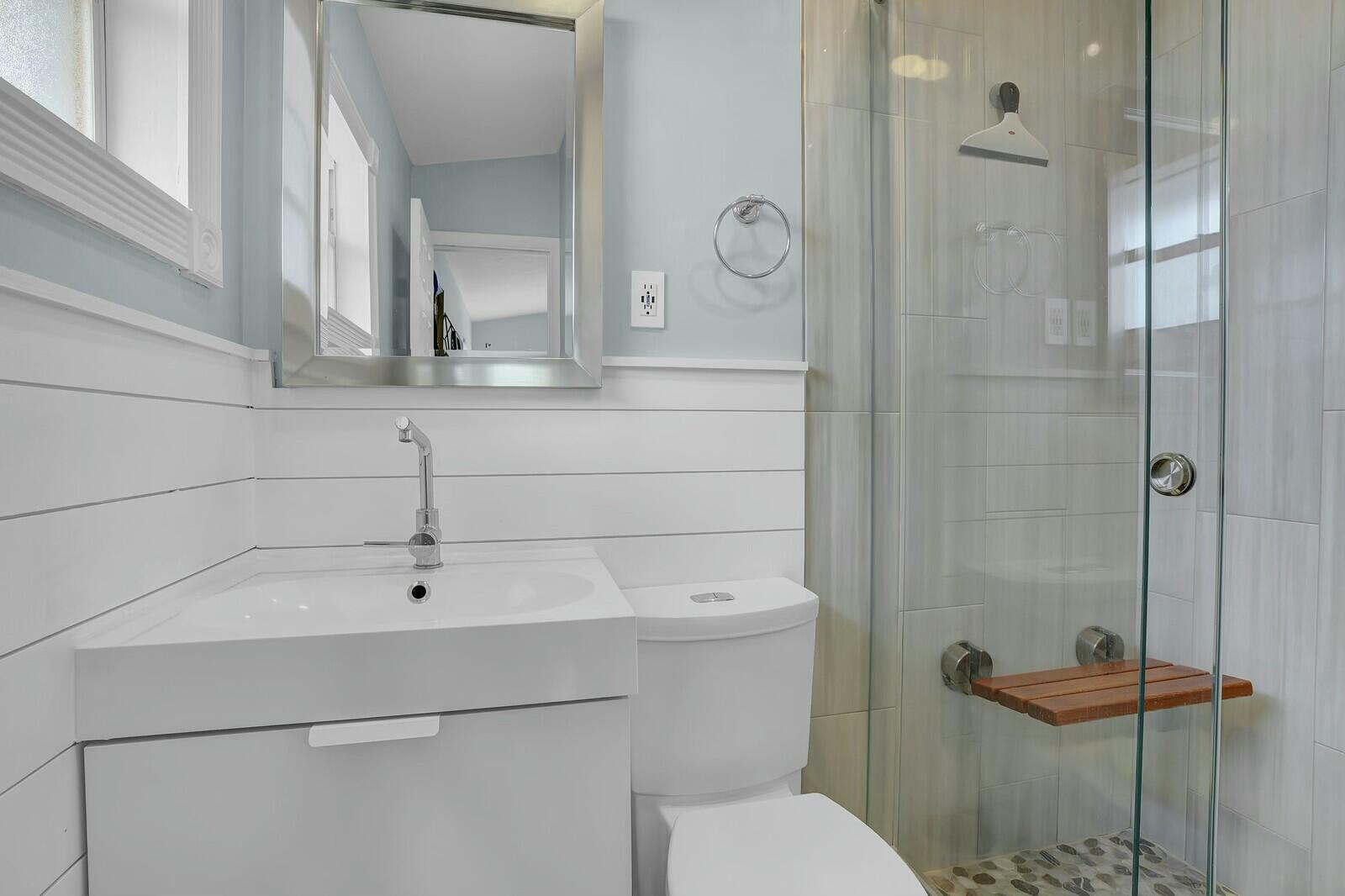 538 Riverside Drive Palm Beach Gardens, FL 33410 - Photo 15 of 42 Primary Bathroom