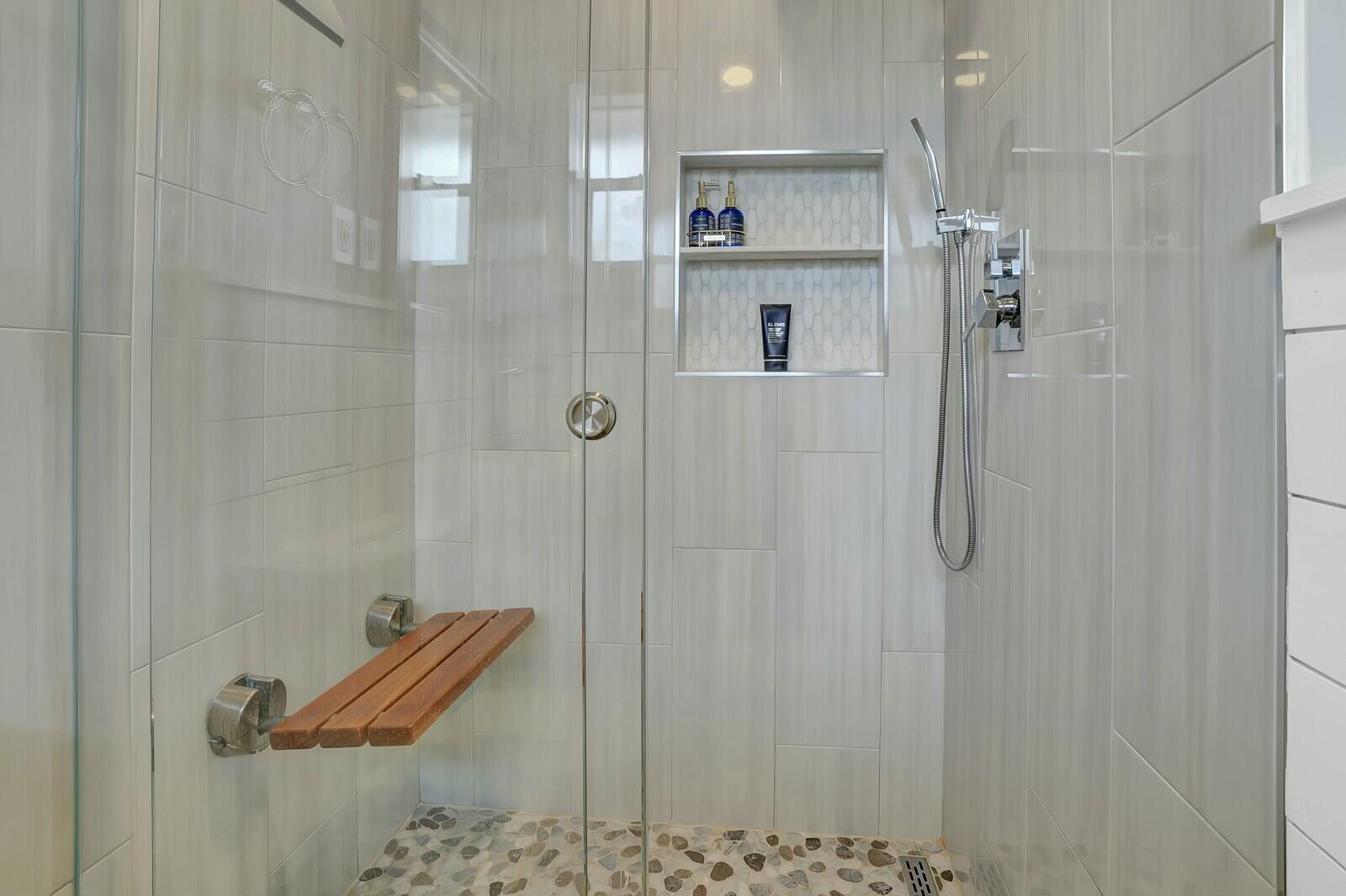 538 Riverside Drive Palm Beach Gardens, FL 33410 - Photo 16 of 42 Primary Bathroom