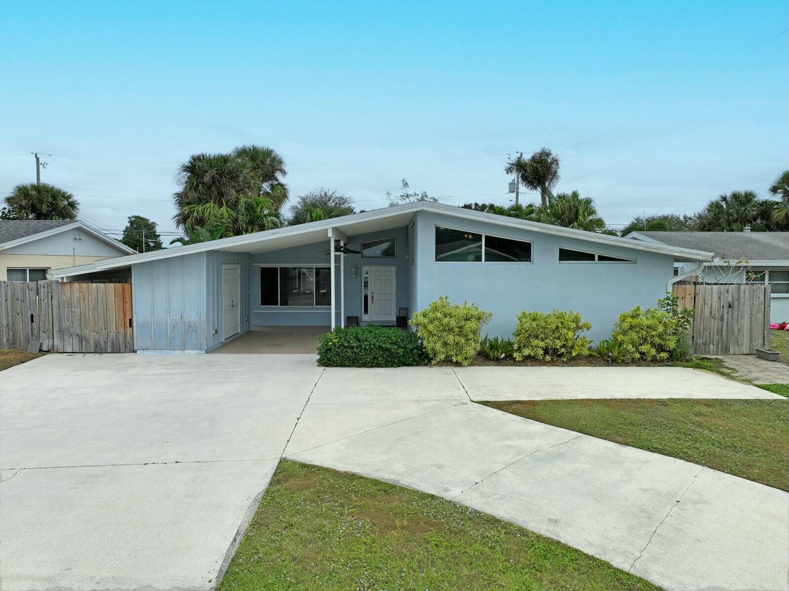 538 Riverside Drive Palm Beach Gardens, FL 33410 - Photo 2 of 42 Facade