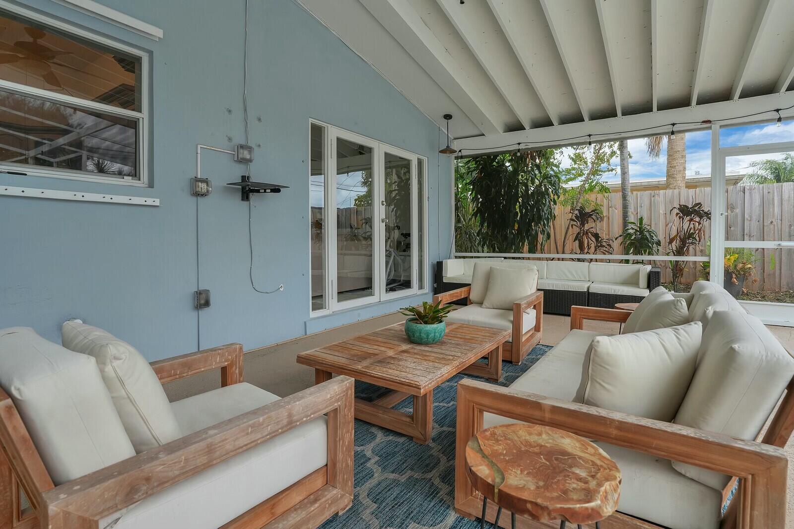 538 Riverside Drive Palm Beach Gardens, FL 33410 - Photo 23 of 42 Enclosed Patio