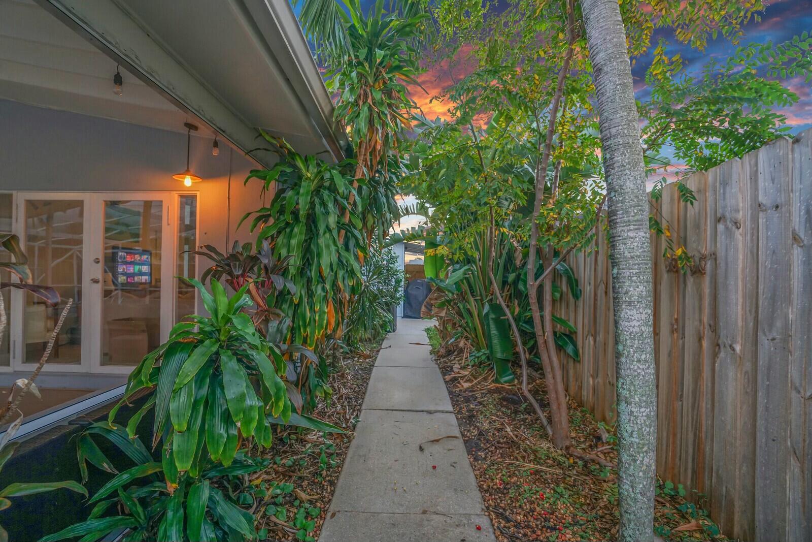 538 Riverside Drive Palm Beach Gardens, FL 33410 - Photo 42 of 42 Sideyard
