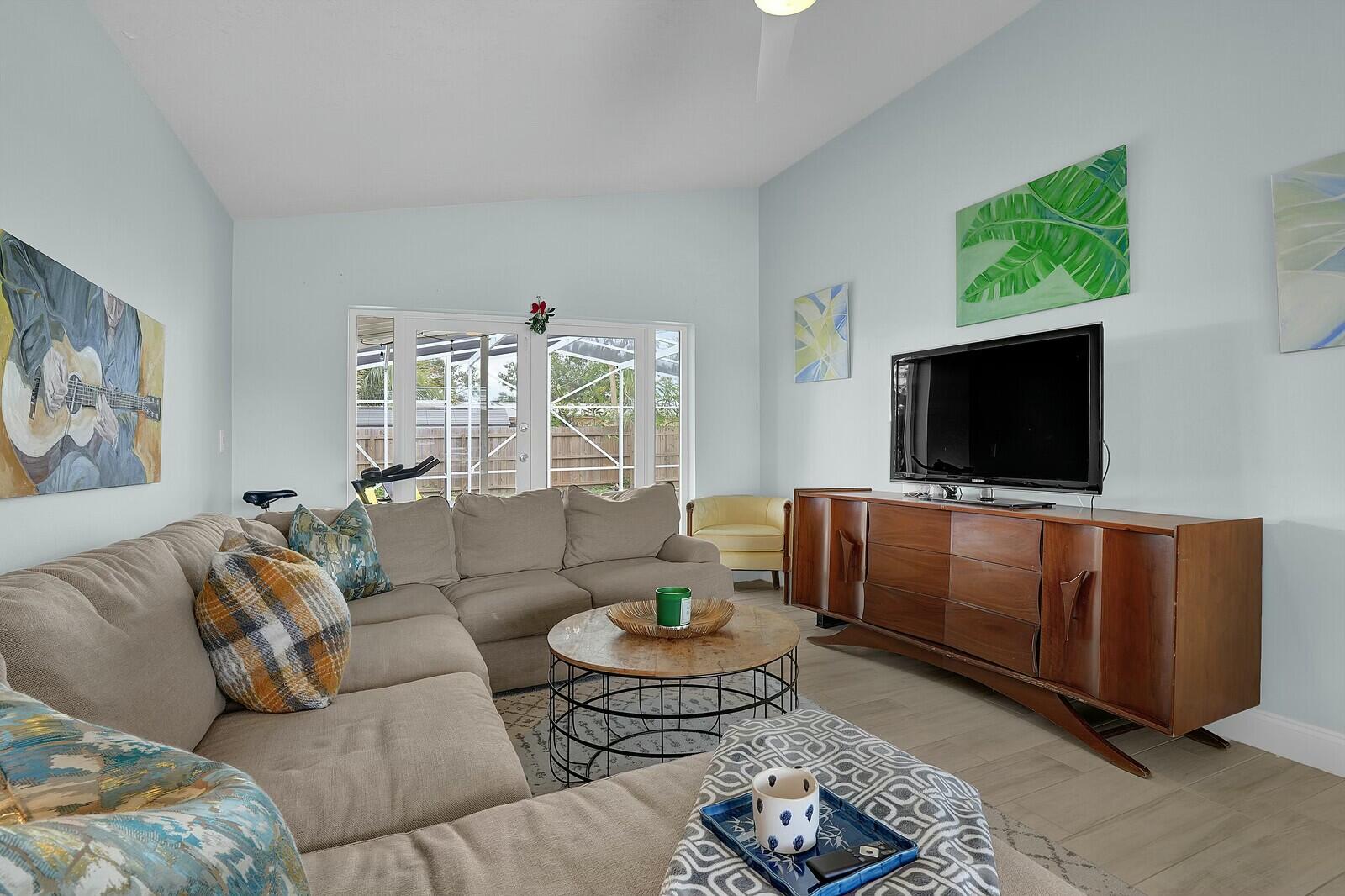 538 Riverside Drive Palm Beach Gardens, FL 33410 - Photo 5 of 42 Living