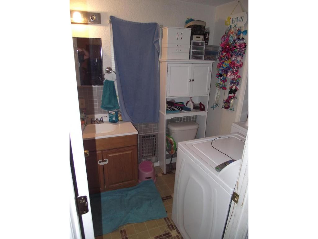 6101 Orebank Road, Unit 4 Kingsport, TN 37664 - Photo 15 of 19 Apt 3 bath and laundry area