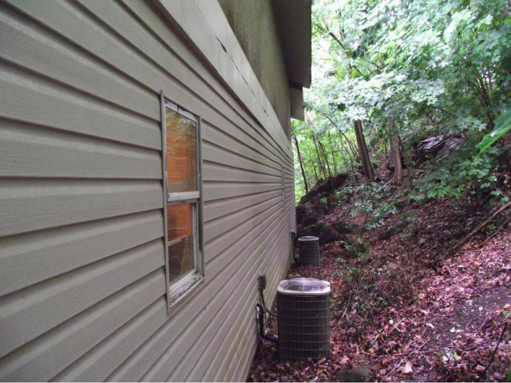 6101 Orebank Road, Unit 4 Kingsport, TN 37664 - Photo 19 of 19 Wooded backyard