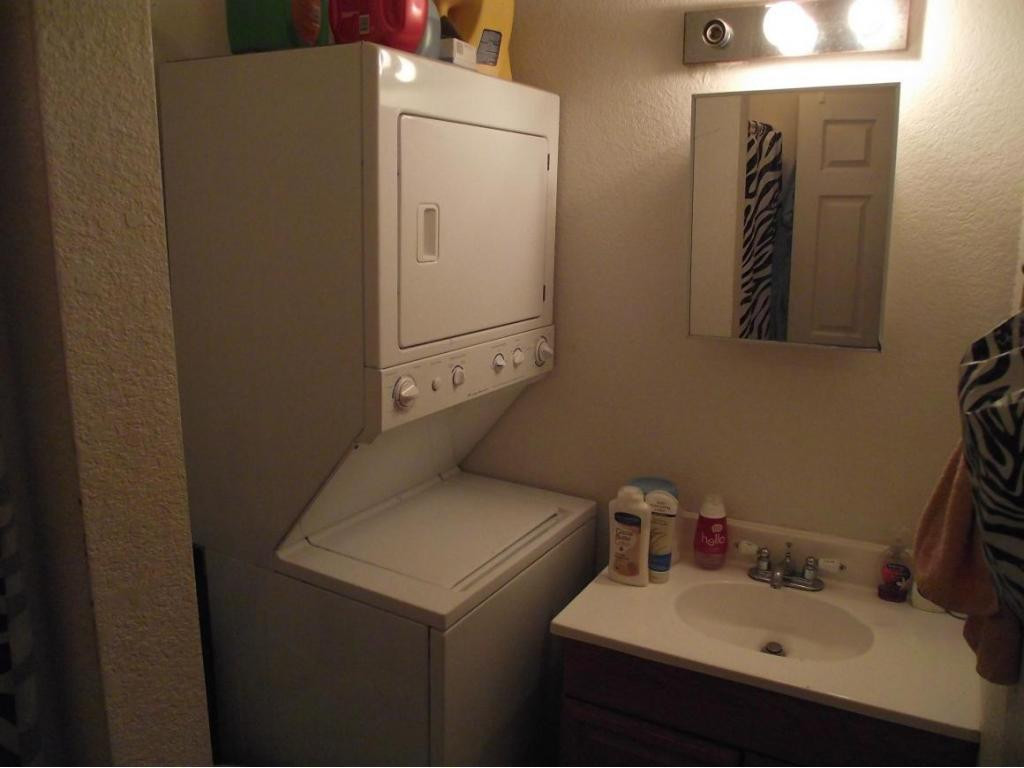 6101 Orebank Road, Unit 4 Kingsport, TN 37664 - Photo 10 of 19 Stackable washerdryer stays