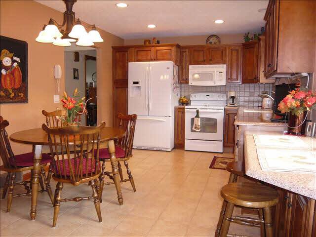 1533 West Dean Road Temperance, MI 48182 - Photo 3 of 9 20104579-3.JPG