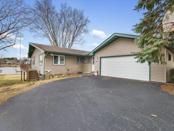 $600,000 | 840 Breckenboro Road, Lake Summerset, IL 61019