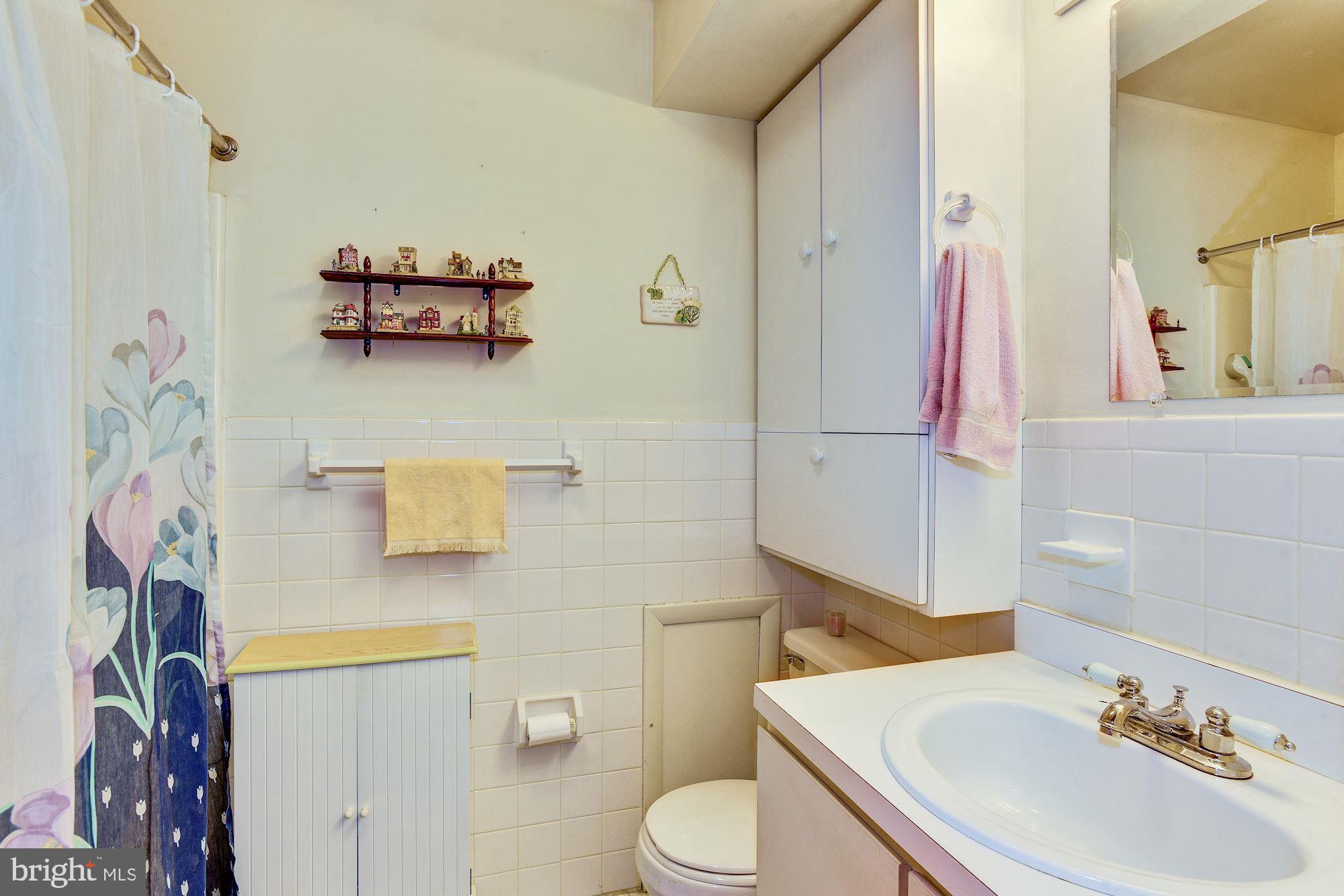 630 Kossuth Street Riverside, NJ 08075 - Photo 18 of 27 2nd bathroom