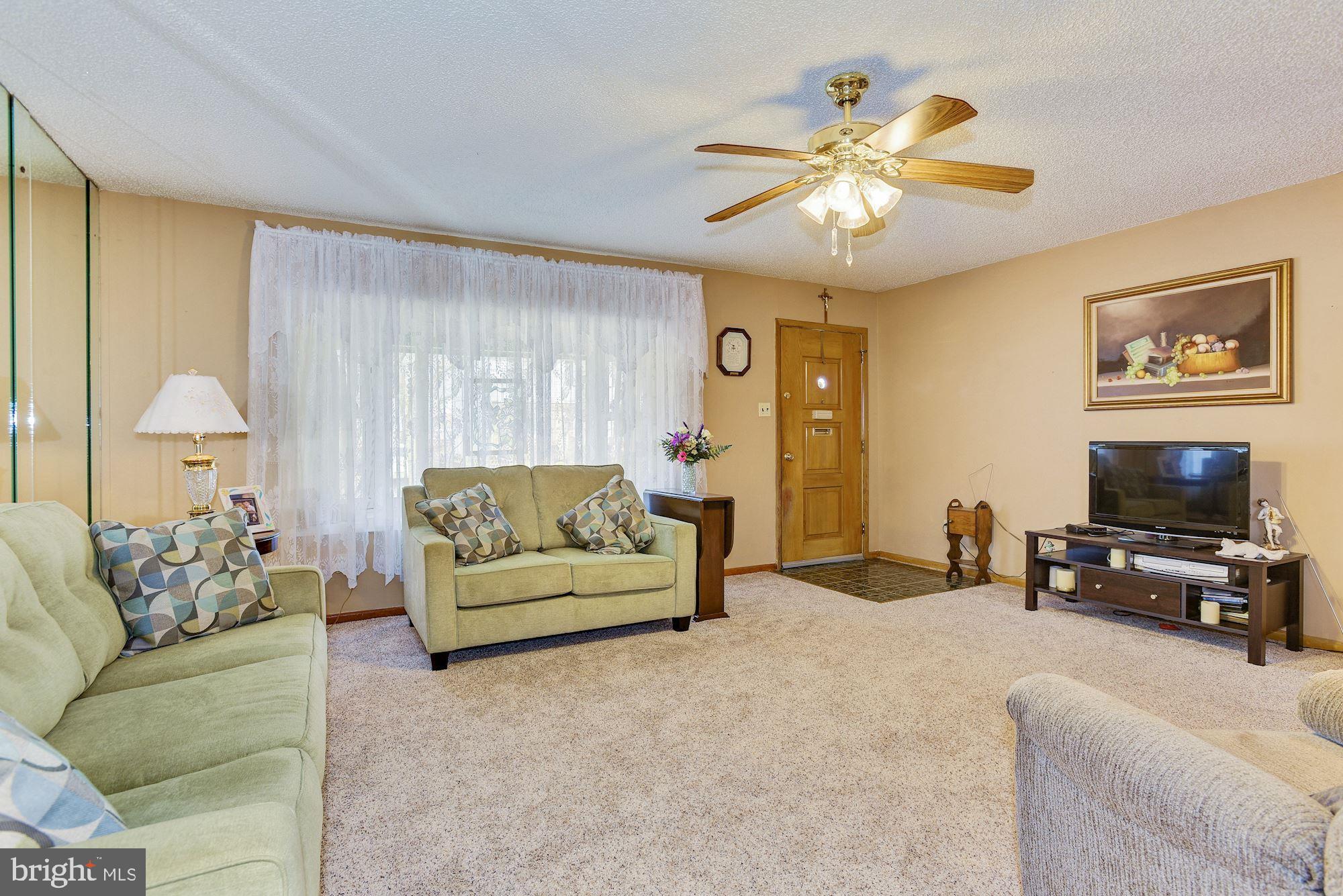 630 Kossuth Street Riverside, NJ 08075 - Photo 4 of 27 Living Room