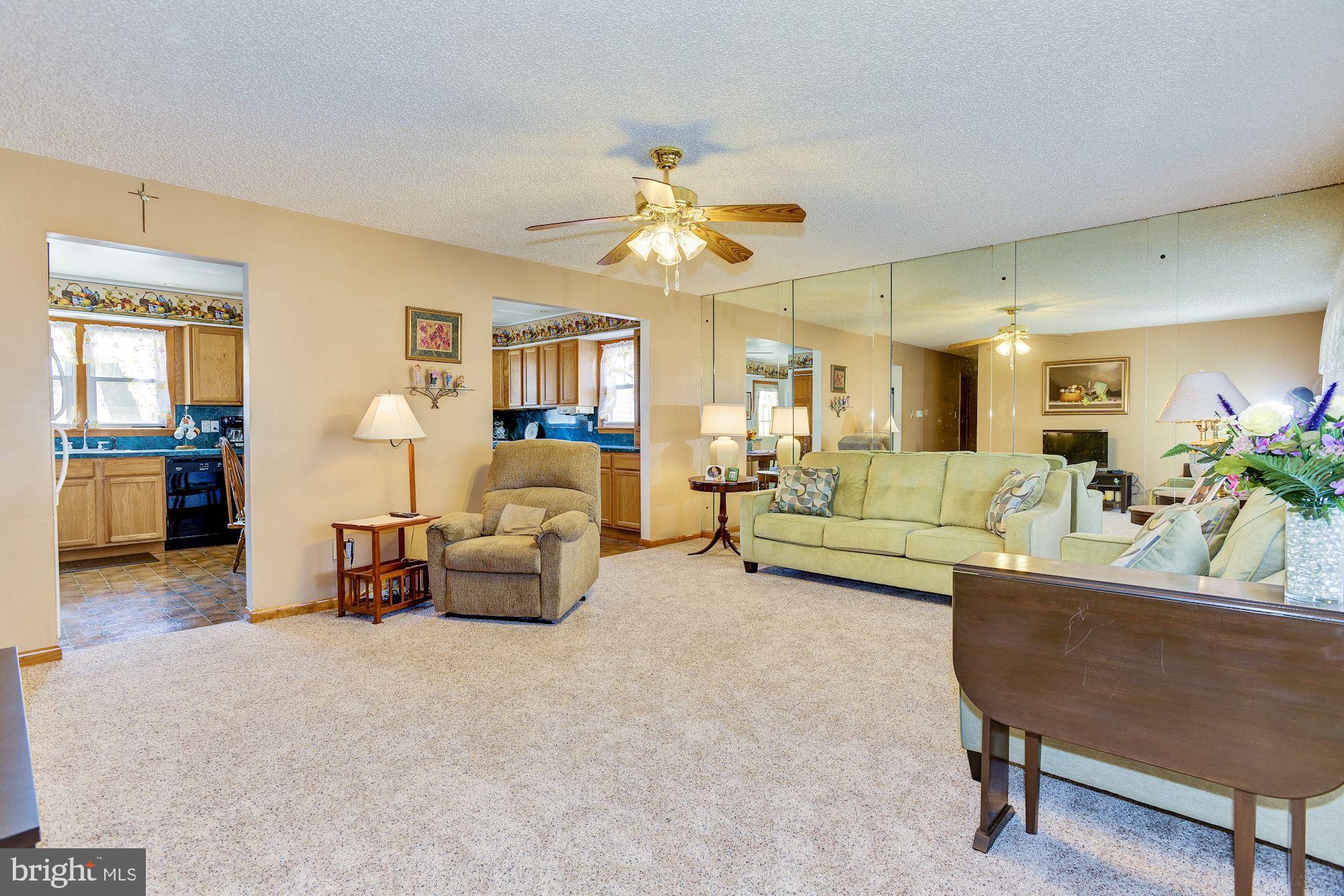 630 Kossuth Street Riverside, NJ 08075 - Photo 5 of 27 Living Room