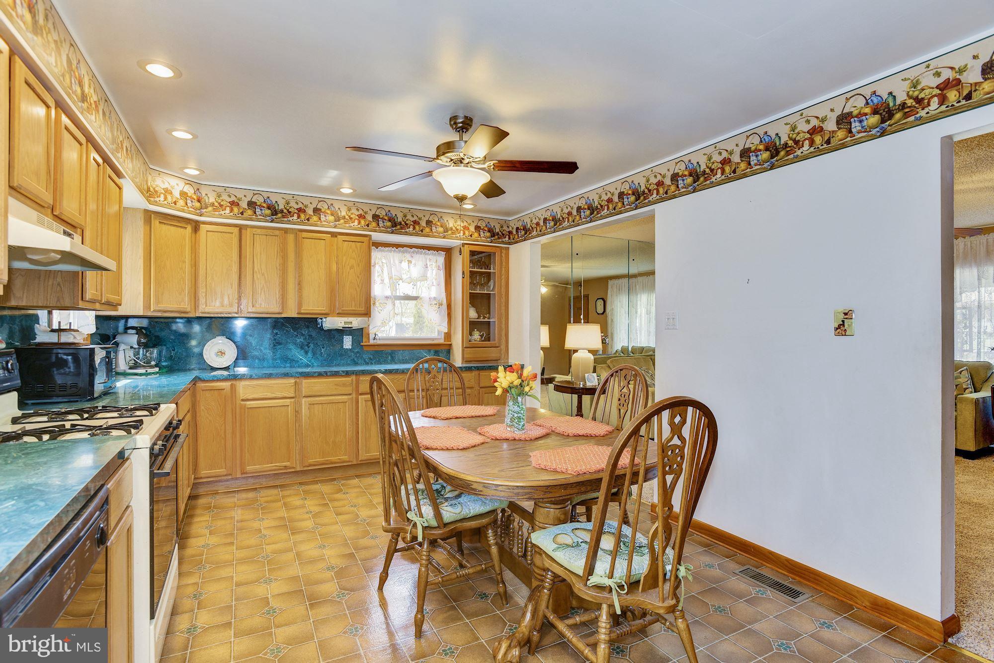 630 Kossuth Street Riverside, NJ 08075 - Photo 7 of 27 Eat-in Kitchen